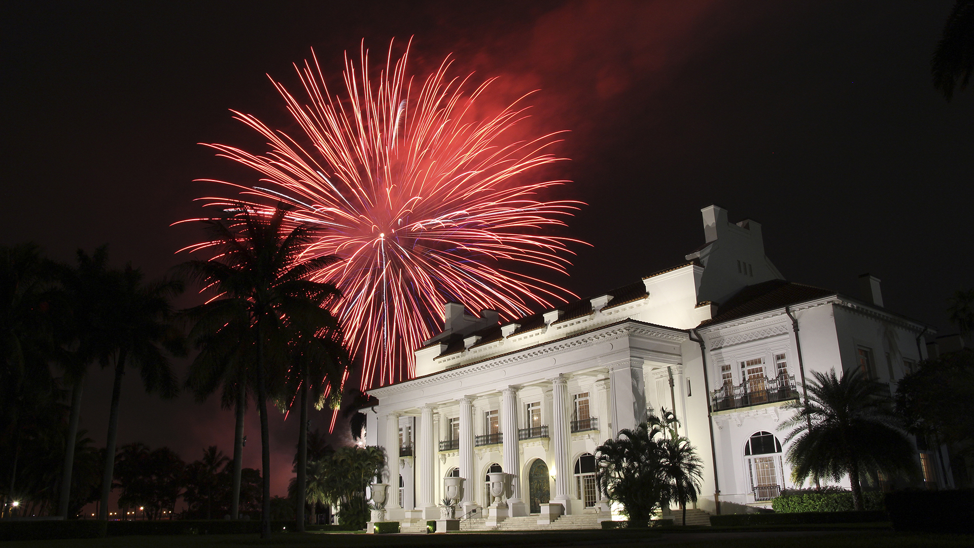 Fireworks over Whitehall RGB 72 26-667