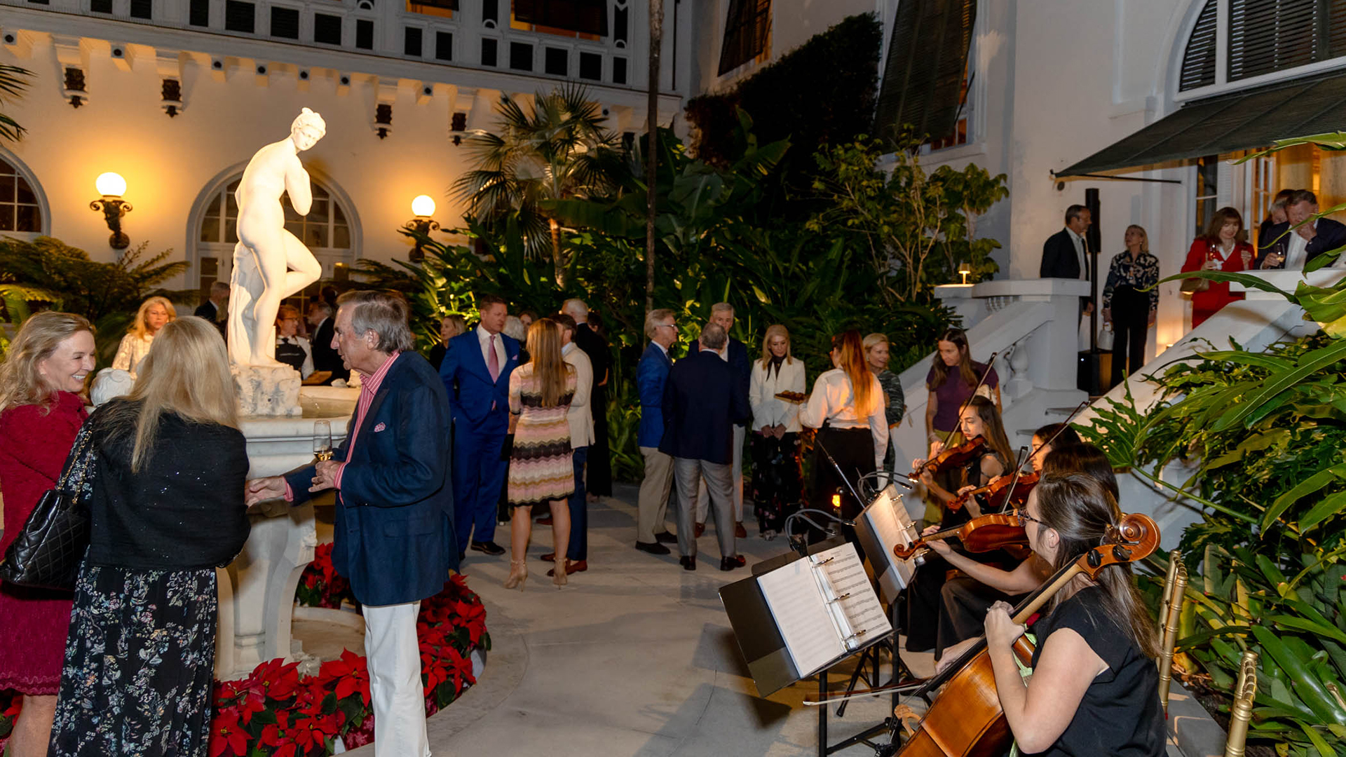 Trustees Reception courtyard RGB 72 26-667w