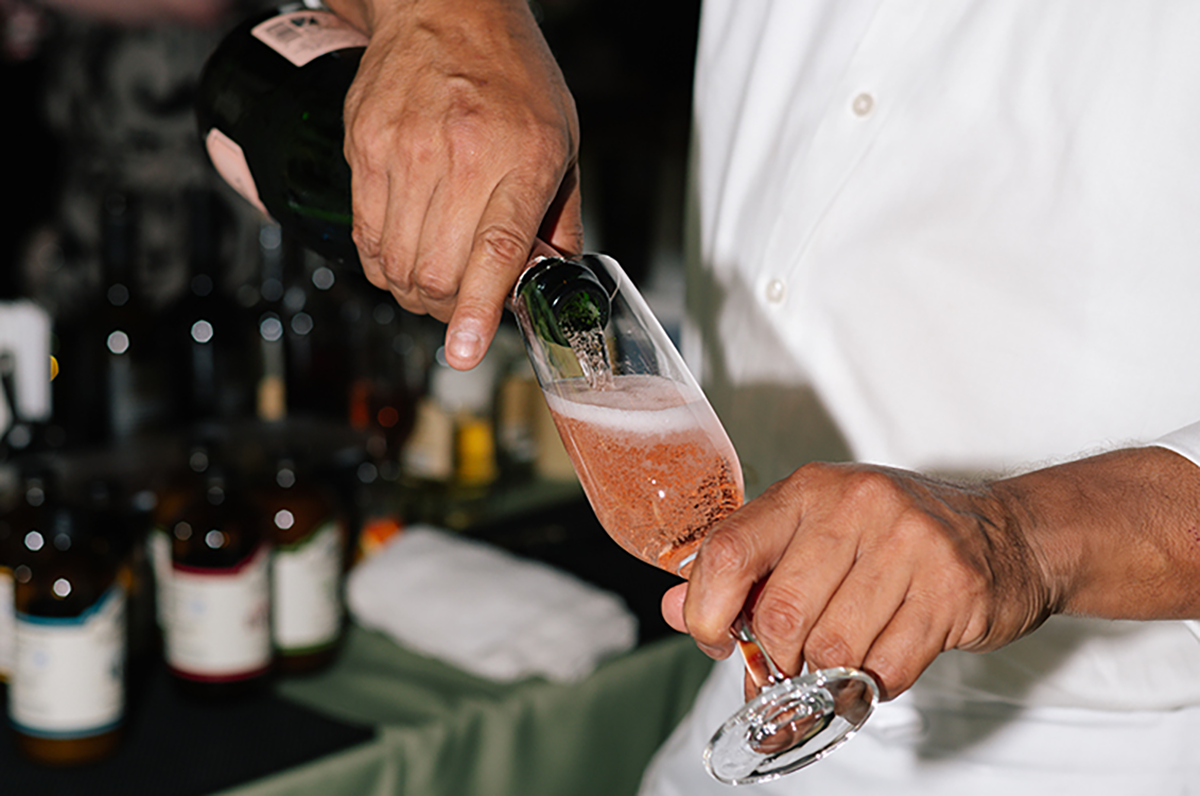 Bar tender cocktail RGB72 1200pxw